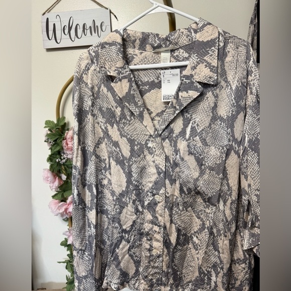 H&M Snake Print Short Sleeves Button-down Women’s Shirt - Picture 1 of 4